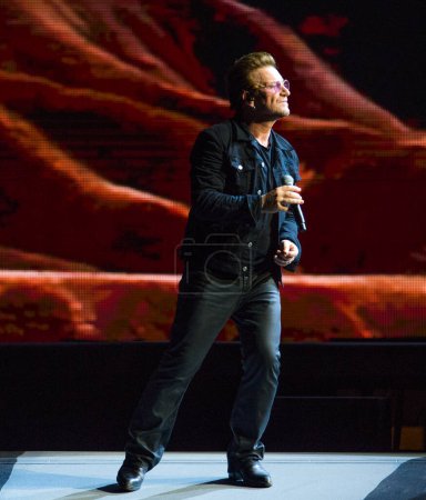 Téléchargez les photos : U2 en concert au Lincoln Financial Field à Philadelphie - en image libre de droit