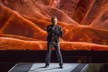 Téléchargez les photos : U2 en concert au Lincoln Financial Field à Philadelphie - en image libre de droit