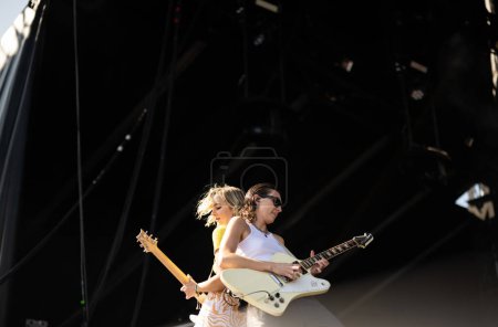 Foto de Banda de rock canadiense The Beaches en concierto en Boston Calling en Boston - Imagen libre de derechos