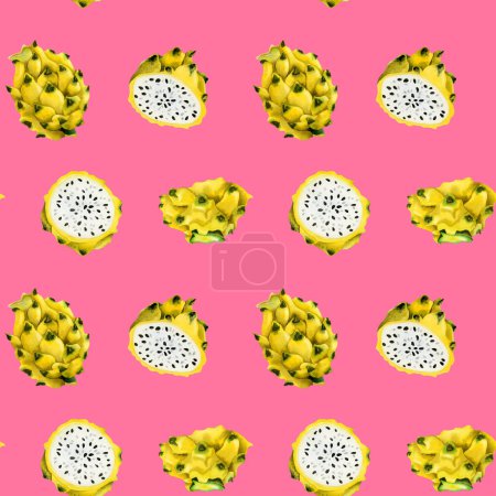 Foto de Rodajas de frutas de dragón amarillo y patrón entero sin costuras de pitaya sobre un delicioso fondo rosa. Ilustración dibujada a mano para menús de verano, telas, diseños exóticos tropicales - Imagen libre de derechos