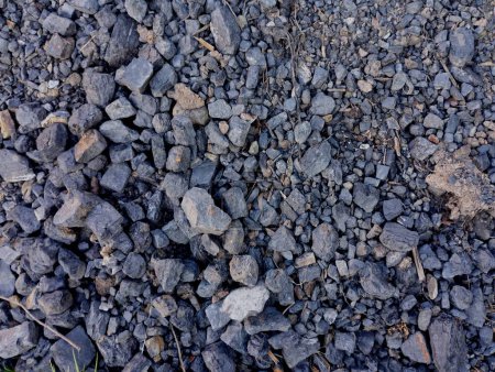 Texture de charbon de pierre noire versé sur une pile. Industrie et mines de charbon. Ressources naturelles et minéraux fossiles.