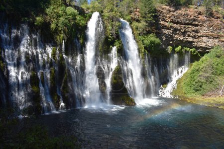 Foto de Cascada Burney Falls - Parques de California - Imagen libre de derechos