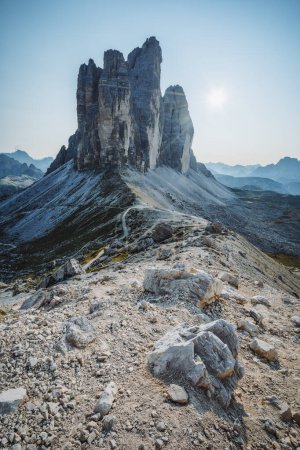 Téléchargez les photos : Tre Cime di Laveredo, trois sommets montagneux spectaculaires à Sesto Dolomites, Tyrol du Sud, Italie. - en image libre de droit