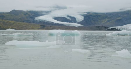 Foto de Destino popular al aire libre atracción emblemática Laguna glaciar de Fjallsarlon en Islandia. - Imagen libre de derechos
