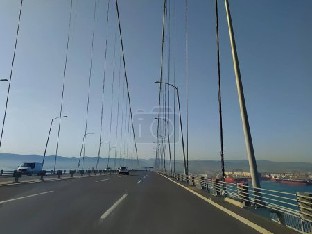 Téléchargez les photos : Diliskelesi, Turquie - 16 septembre 2022 : Vue du pont Osmangazi qui est un pont suspendu de la Turquie. - en image libre de droit