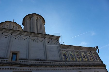 Téléchargez les photos : Facade of the Patriarchal cathedral in Bucharest, Romania at Europe - en image libre de droit