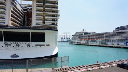 Foto de Génova, Liguria, Italia - 28 de abril de 2023: El crucero Msc World Europa en el puerto de Génova, Italia en Abril 28, 2023 - Imagen libre de derechos