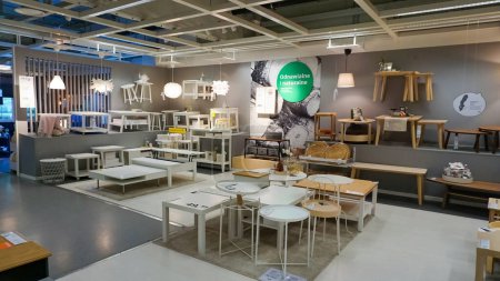 Foto de Cracovia, Polonia - 21 de mayo de 2023: Interior moderno en venta en la tienda de muebles de Ikea en Cracovia, Polonia, el 21 de mayo de 2023 - Imagen libre de derechos
