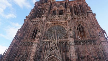 Téléchargez les photos : Cathédrale Notre-Dame ou Cathédrale Notre-Dame de Strasbourg, Cathédrale de Strasbourg, Strasbourg Ministre à Strasbourg, France. La cathédrale catholique romaine a été construite en 1176-1439 dans le style roman. - en image libre de droit