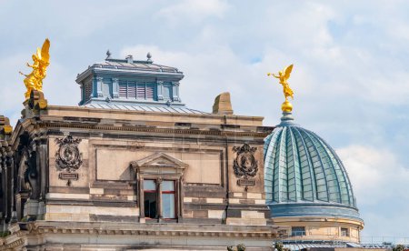 Drezden Skyline. La belleza de la arquitectura antigua en las calles y plazas de Dresde - detalles de la cúpula