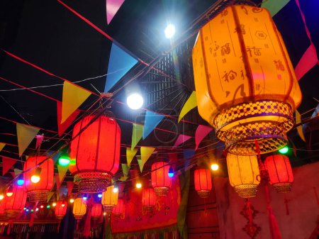 Douanes d'adoration du Nouvel An chinois : Adoration des dieux et des ancêtres
