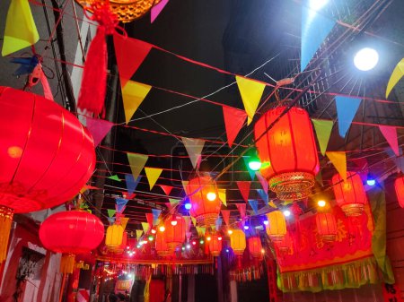 Aduanas chinas de adoración de Año Nuevo: Adorar a los dioses y antepasados