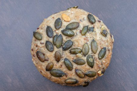 Una alta proporción de semillas de calabaza de Estiria y la adición de aceite de semilla de calabaza nuez dan a esta pastelería especial un sabor especial.