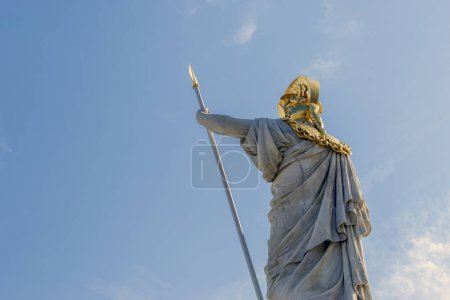 Foto de Viena, Austria 31 ago 2023. Pallas Athena Brunnen: Athena 's Wisdom, The Majestic Fountain Outside the Austrian Parliament (en inglés). (espacio de copia) - Imagen libre de derechos