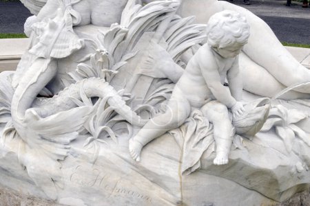 Foto de Viena, Austria 1 sep 2023. Fuente mítica: Admire la encantadora fuente de Tritón y Naiad, una obra maestra de 1890, (Detalle de parte de la fuente) - Imagen libre de derechos