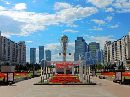 Tour Bayterek, bâtiments. Nurzhol Bulvar Kazakhstan Astana 2017. Photo de haute qualité 