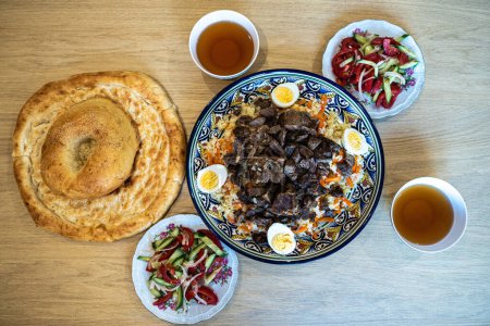 Téléchargez les photos : Vue supérieure de délicieux plats asiatiques - en image libre de droit