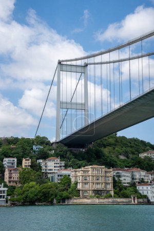 Téléchargez les photos : Vue d'Istanbul depuis bateau, pont - en image libre de droit