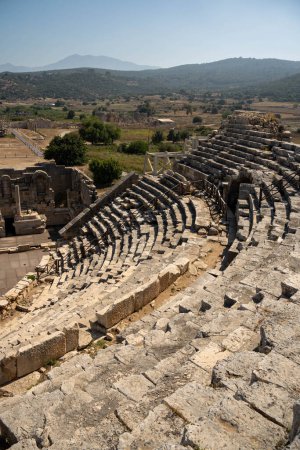 antike ruinen der stadt des antiken theaters im norden israels