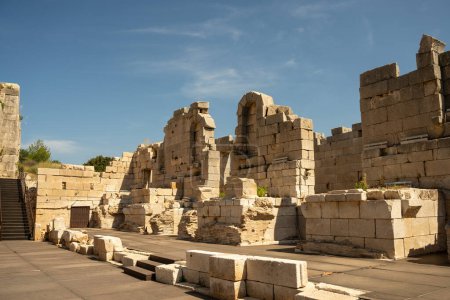 Téléchargez les photos : Les ruines de l'ancien temple d'Ephèse, dinde - en image libre de droit