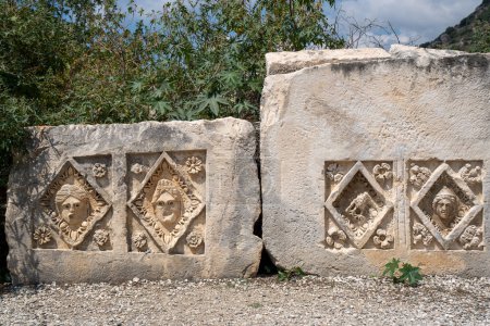 Téléchargez les photos : Ruines antiques de la ville antique d'Ephèse en dinde - en image libre de droit