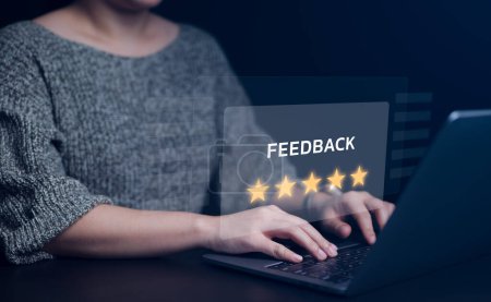 Feedback-Konzept. Kundenbewertung Zufriedenheitsstudie, Benutzer geben Bewertung Service-Erfahrung auf Online-Anwendung. Kundenbewertung der Dienstleistungsqualität, die zur Reputation des Unternehmens führt.