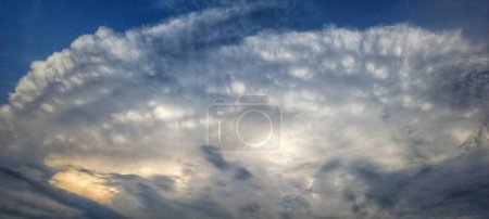 Foto de Vista Natural Del Fenómeno De Nube De Incus Cumulonimbus - Imagen libre de derechos