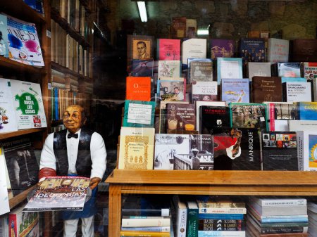 Foto de Libreria social en calle de Vegueta. Las Palmas de Gran Canaria. Espaa 2019 - Imagen libre de derechos