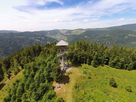 Téléchargez les photos : Tour de hasenhorn vue aérienne du beau paysage d'automne - en image libre de droit