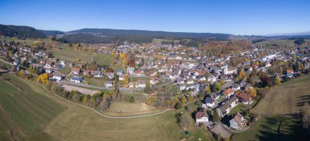 Téléchargez les photos : Luftaufnahme von Lenzkirch im Schwarzwald - en image libre de droit