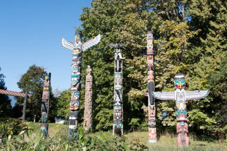 Téléchargez les photos : Poteaux totémiques à Vancouver - en image libre de droit