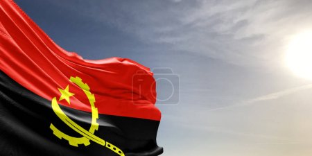 Téléchargez les photos : Angola tissu drapeau national agitant sur beau fond. - en image libre de droit