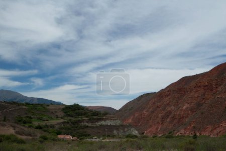 Foto de Paisaje idílico con hermosas montañas. Vista panorámica de montañas escénicas, Andes, Argentina. - Imagen libre de derechos