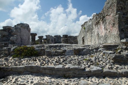 Téléchargez les photos : Culture maya. Architecture de civilisation ancienne. Ruines de la ville de pierre sacrée mayas à Tulum, Mexique. - en image libre de droit