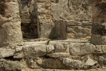 Téléchargez les photos : Civilisation et architecture maya. Vue rapprochée des ruines et de la texture des murs de pierre mayas. - en image libre de droit