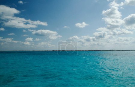 Photo for Seascape. View of the turquoise color water ocean, sea waves and horizon in the Caribbean. - Royalty Free Image