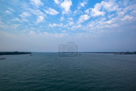 hermosa vista al mar y syk azul en Tailandia