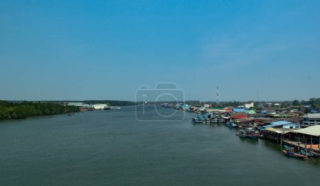 hermosa vista al mar y syk azul en Tailandia