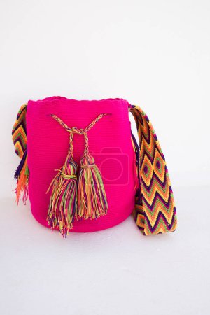 Téléchargez les photos : Sac Mochila ou fait main fabriqué en Colombie par la tribu Wayuu - en image libre de droit