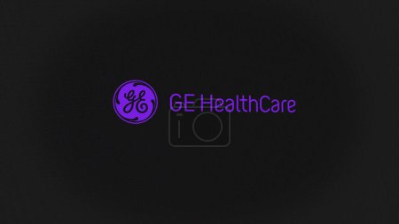 Téléchargez les photos : 07 septembre 2023 Chicago, Illinois. Le logo de GE HealthCare sur un mur blanc d'écrans. Marque GE HealthCare sur un appareil. - en image libre de droit