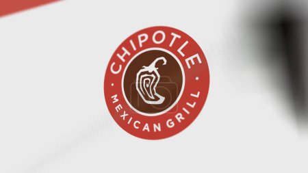 Téléchargez les photos : Le logo de Chipotle Mexican Grill sur un mur blanc d'écrans. Marque Chipotle Mexican Grill sur un appareil. - en image libre de droit