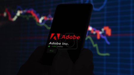Foto de 15 de enero de 2024. El logotipo de Adobe Inc. en la pantalla de un intercambio. Acciones de precios de Adobe Inc, $ADBE en un dispositivo. - Imagen libre de derechos