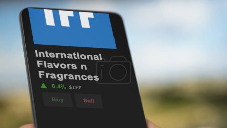 15 de enero de 2024. El logotipo de International Flavors n Fragrances en la pantalla de un intercambio. Flavores y fragancias internacionales precio acciones, $IFF en un dispositivo.