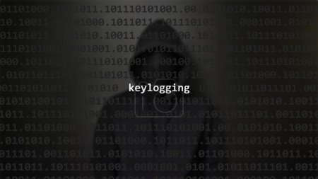 Cyber-Angriff Keylogging-Text im Vordergrund, anonyme Hacker versteckt mit Kapuzenpulli im verschwommenen Hintergrund. Verwundbarkeitstext im binären Systemcode im Editor-Programm.