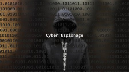 Cyber-Angriff Cyber-Spionage Text im Vordergrund, anonyme Hacker mit Kapuzenpulli im verschwommenen Hintergrund versteckt. Verwundbarkeitstext im binären Systemcode im Editor-Programm.