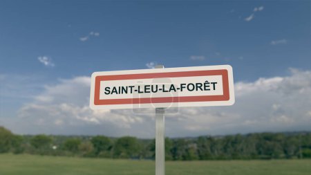 Ortsschild von Saint-Leu-la-Foret. Eingang der Stadt Saint Leu la Foret im Val d 'Oise, Frankreich