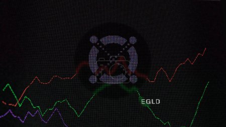 Foto de 15 de marzo 2024 de marzo 2024, Cripto pantalla de cambio se centró en elrond token, moneda EGLD. - Imagen libre de derechos