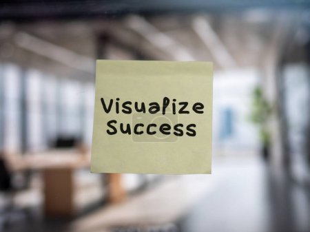 Post Notiz auf Glas mit "Visualize Success".