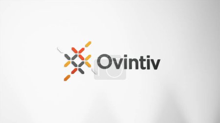 Téléchargez les photos : 26 mars 2024, logo d'Ovintiv sur un mur blanc dans un bâtiment de hall, la marque $OVV intérieur. - en image libre de droit