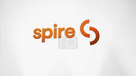 Téléchargez les photos : 26 mars 2024, logo de Spire sur un mur blanc dans un bâtiment de hall, la marque SR $intérieur. - en image libre de droit